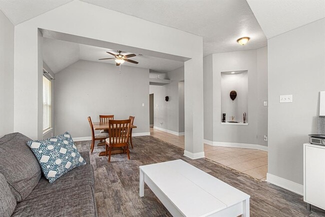 Building Photo - 20314 Pomegranate Ln