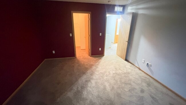 Building Photo - 16428 Willow Walk Dr