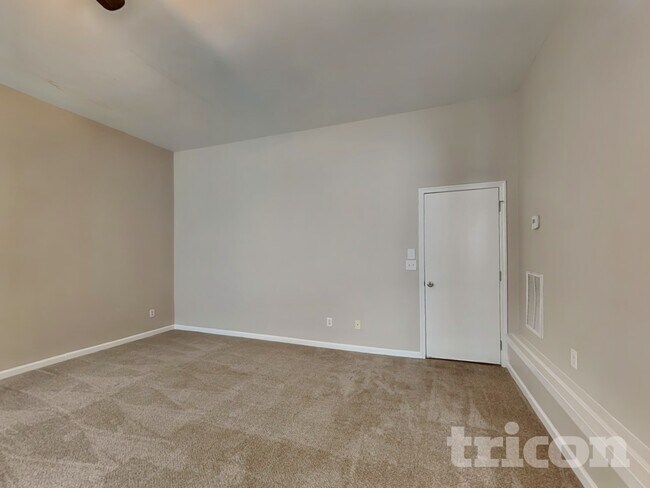 Foto del edificio - 7587 Poplar Falls St
