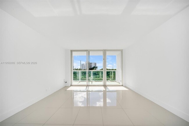 Building Photo - 100 Bayview Dr