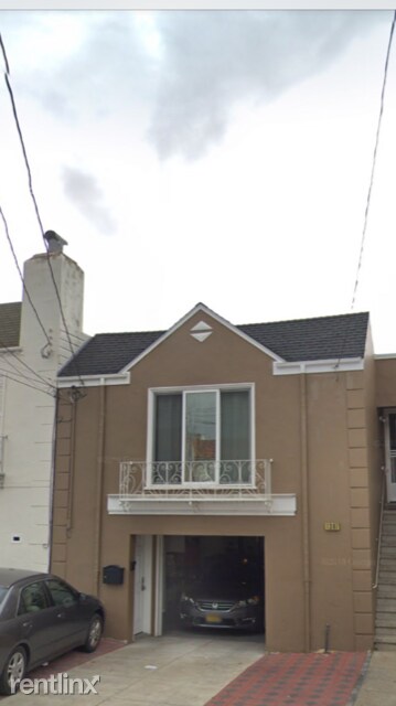 Building Photo - 1367 41st Ave