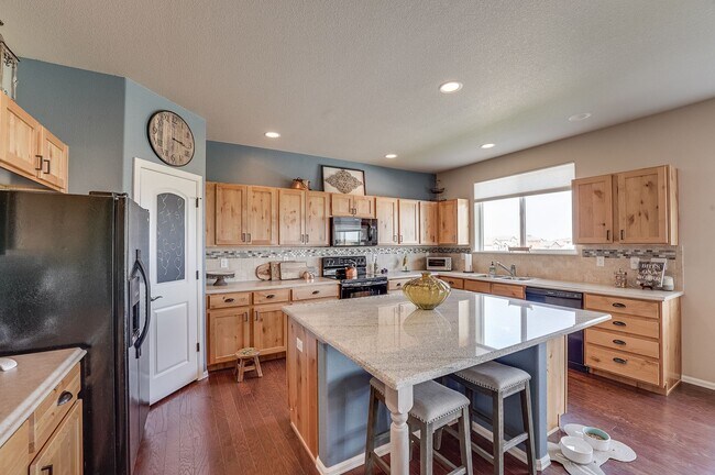 Foto del edificio - Stunning 4 Bed, 3 1/2 Bath House in Severance!