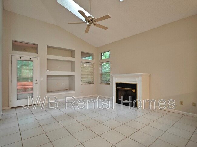 Building Photo - 12845 Daybreak Ct W