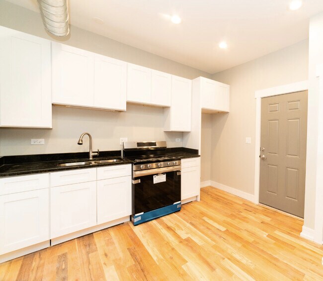 Building Photo - 4240 S Cottage Grove Ave