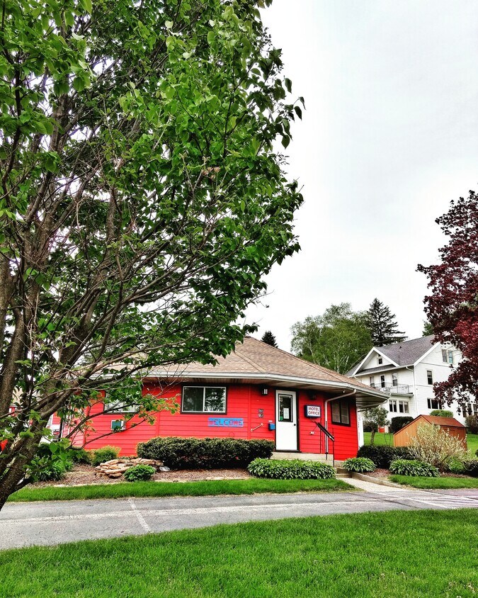 951 Springdale St Unit 12, Mount Horeb, WI 53572 Apartment for Rent