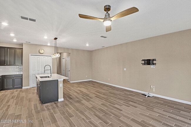 Foto del edificio - 483 Boracay Cir