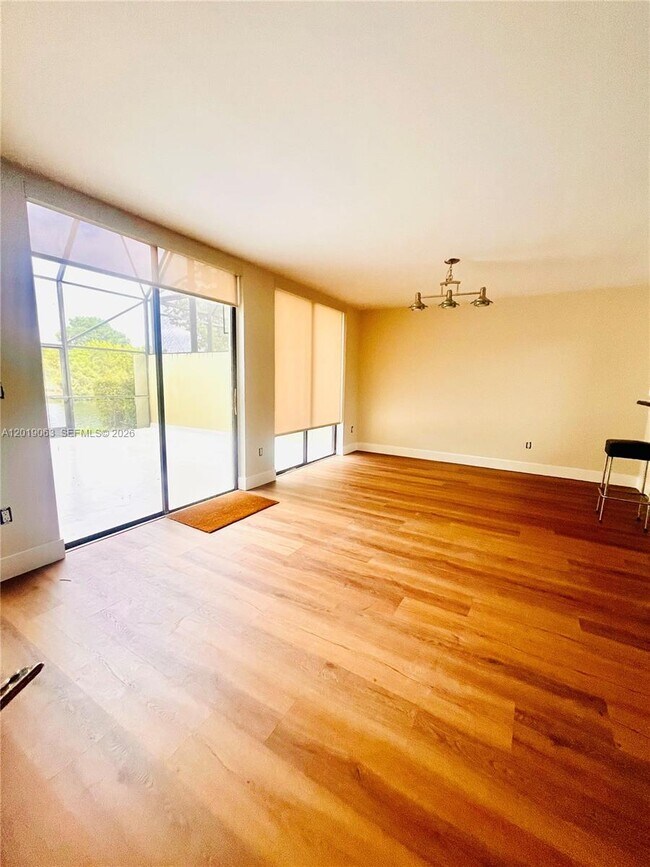 Foto del edificio - 3643 Estepona Ave