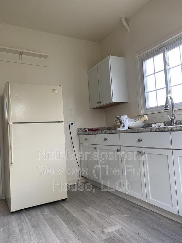Building Photo - 2402 Grandview Ave