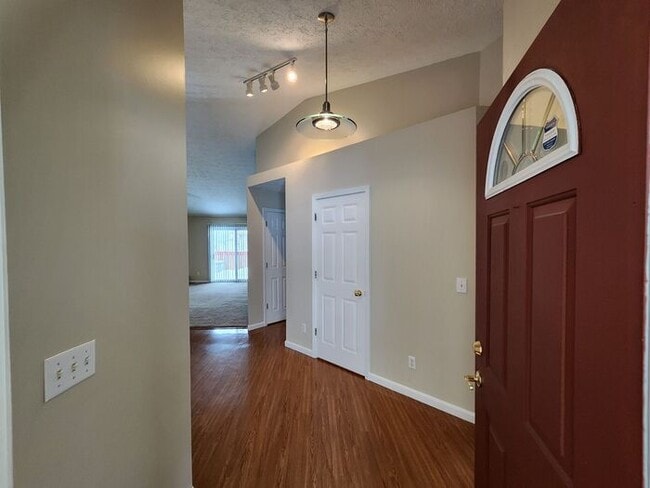 Building Photo - East Side Home Just Blocks From Baeslers And Meadows Shopping Center