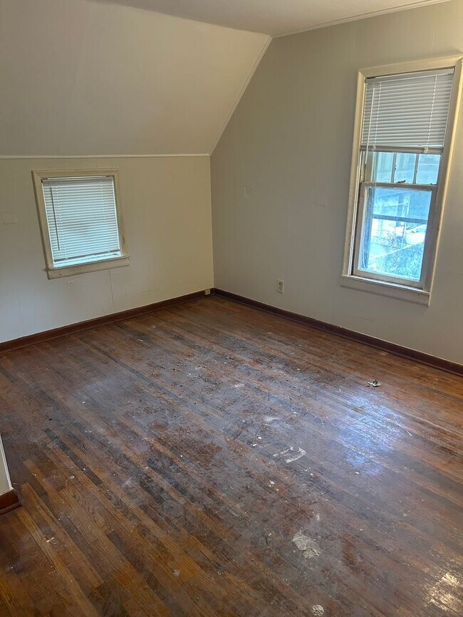 Building Photo - Charming 3-Bedroom Home in McKinley Neighb...