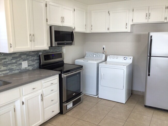 Building Photo - Duplex Remodeled