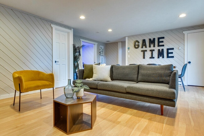 Building Photo - 9538 Fallen Rock Rd