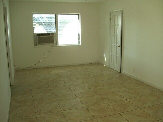 Building Photo - 1649 Moffett St