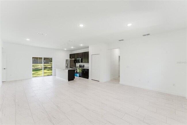 Building Photo - 627 W Glenhaven Dr
