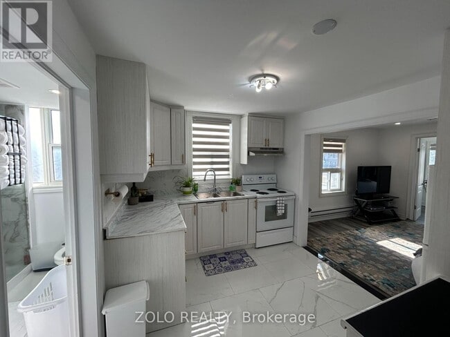 Building Photo - 2 Evans St