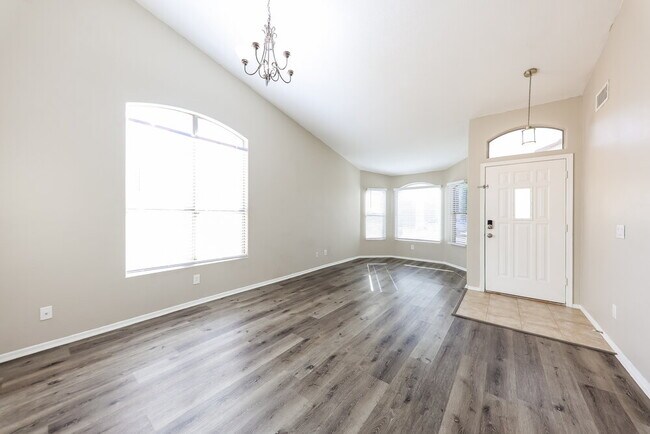 Foto del edificio - 548 E Cathy Dr