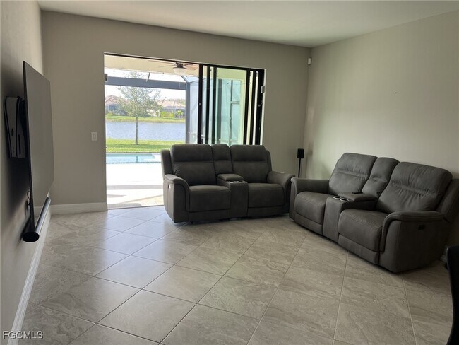 Foto del edificio - 12048 Westmoreland Way