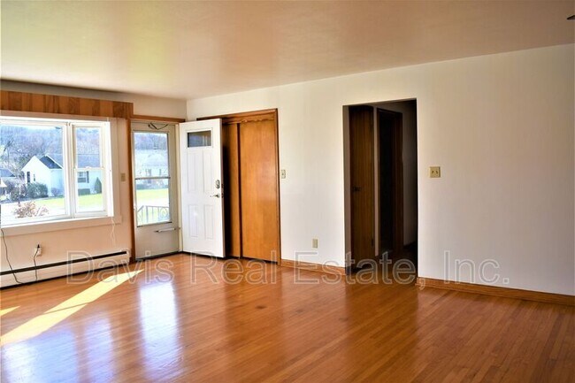 Building Photo - 773 Snydertown Rd