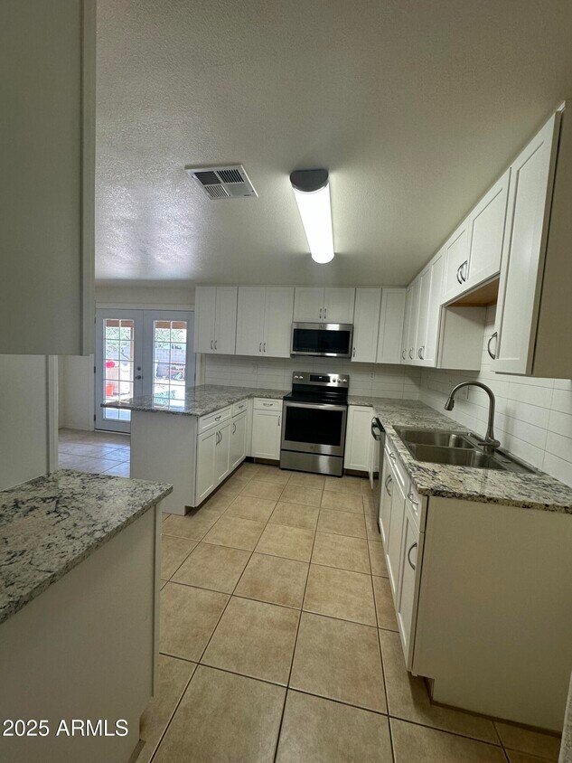 Primary Photo - 4324 N 72nd Dr