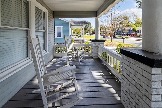 Building Photo - 227 W Fern St