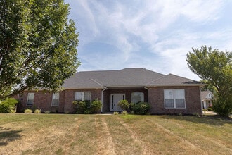 Building Photo - 2303 Roslyn Ct