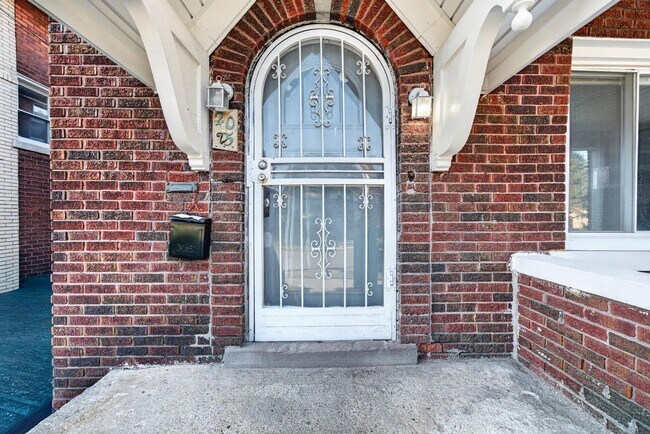 Foto del edificio - 2025 Calvert Ave