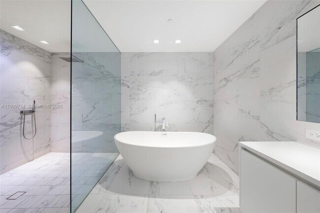 Foto del edificio - 1000 Biscayne Blvd