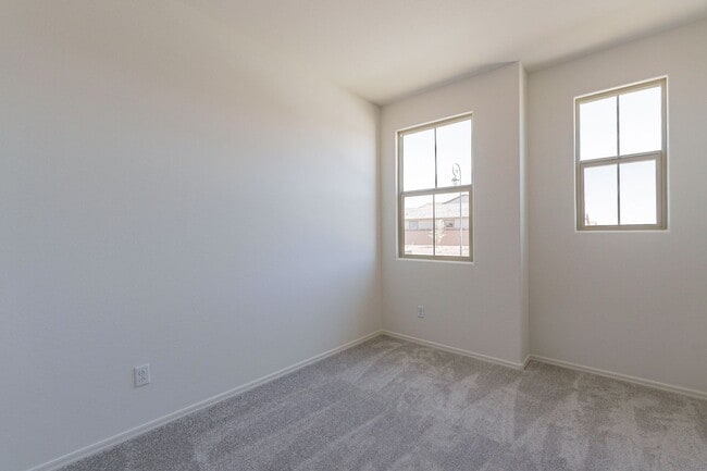 Foto del edificio - Modern 3-Bed + Den Home in Ventana De Estrellas