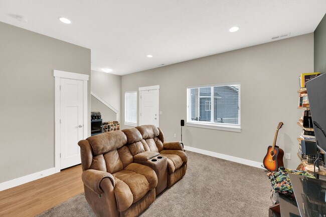 Building Photo - 67 S Walker Pl