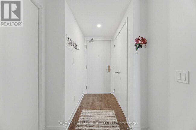 Photo du bâtiment - 30 Samuel Wood Wy