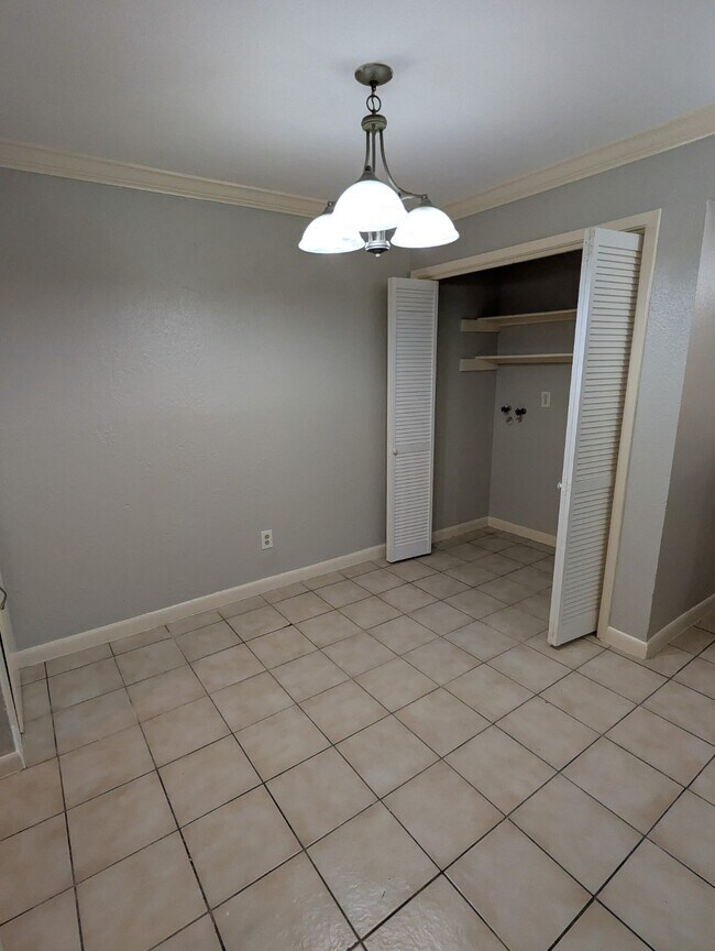 Foto del edificio - 7200 Clarewood Dr