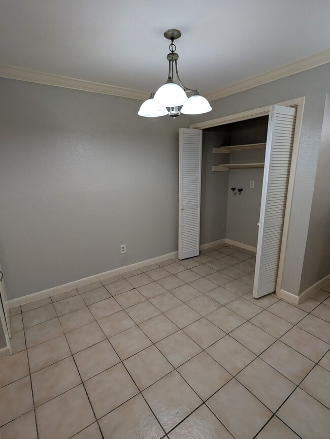 Building Photo - 7200 Clarewood Dr