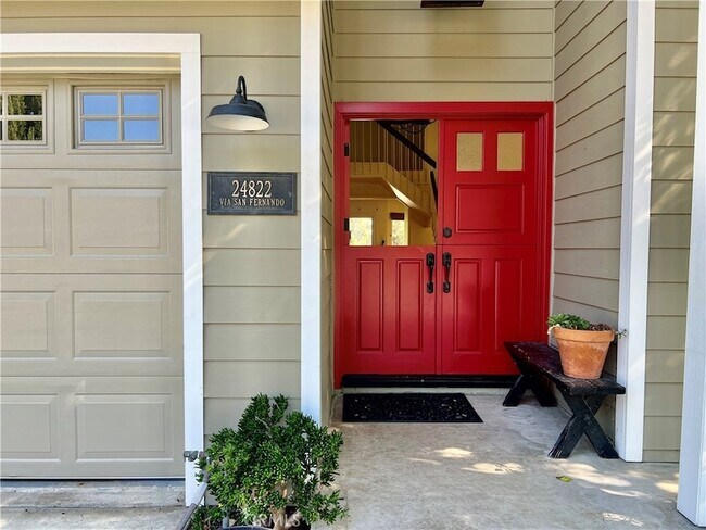 Foto del edificio - 24822 Via San Fernando
