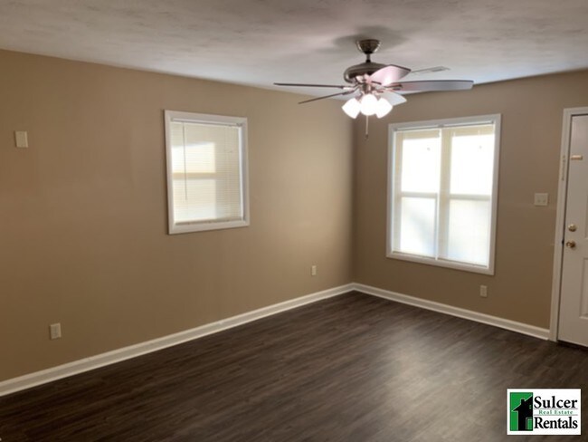 Foto del edificio - Newly Renovated 3BR House. HUD Accepted!