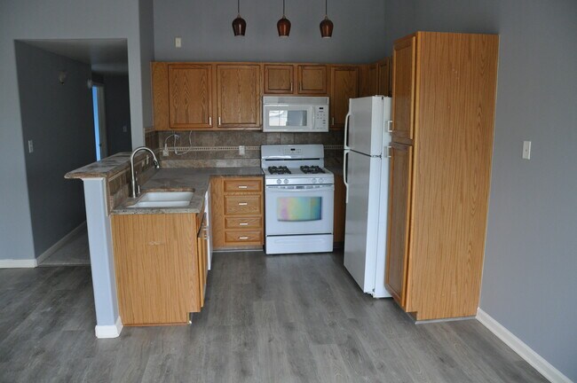 Building Photo - 8485 Pebble Creek Way