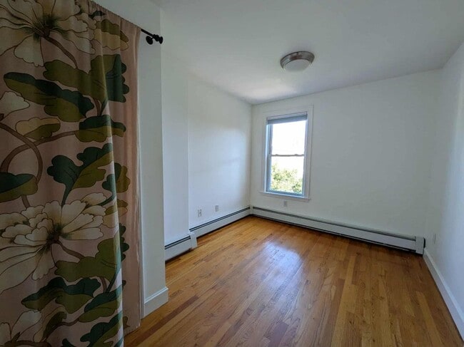 Building Photo - 260 Sidney St