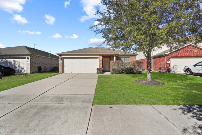 Foto del edificio - 1102 Honeysuckle Vine Dr