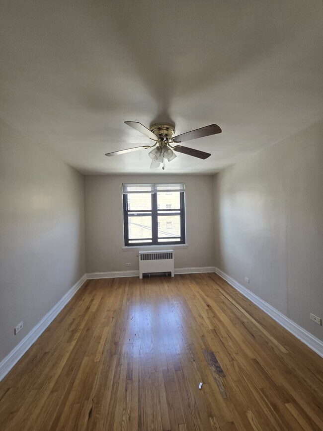 Foto del edificio - 7322 N Ridge Ave
