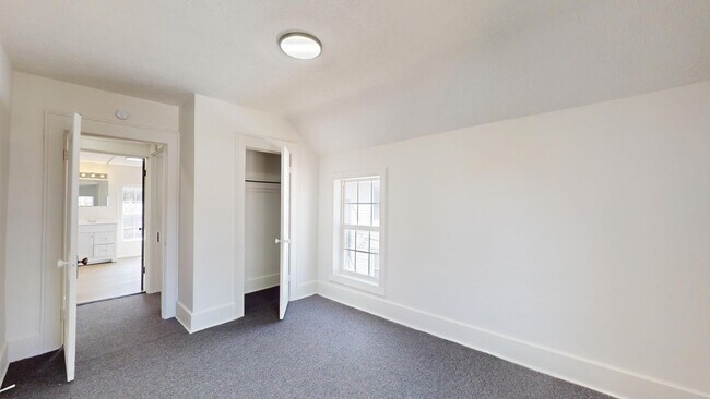 Building Photo - 109 W Ely St