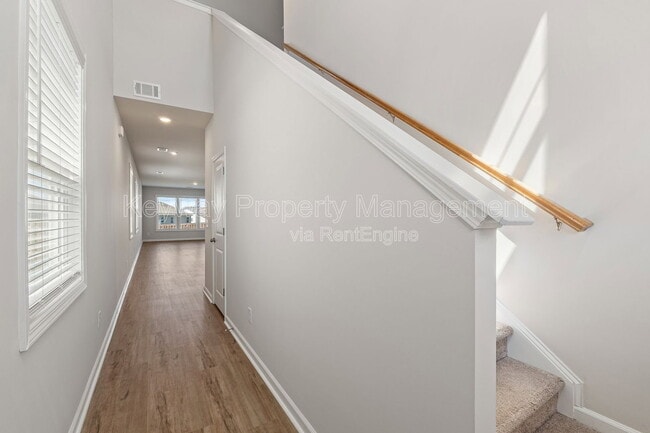 Building Photo - 651 Manitou Cir