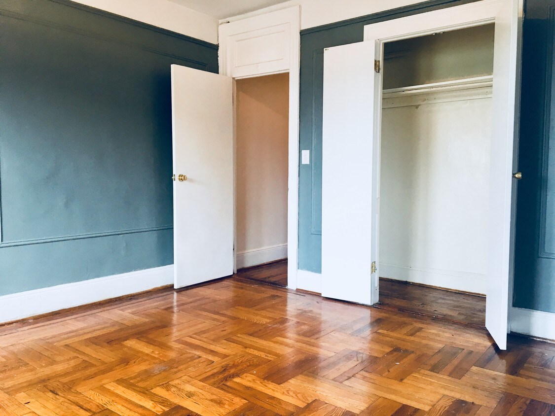 Foto principal - 43-40 40th St