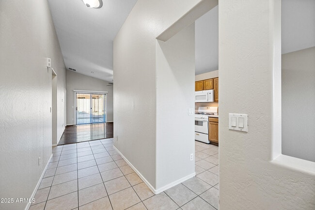 Building Photo - 10748 W Mountain View Dr