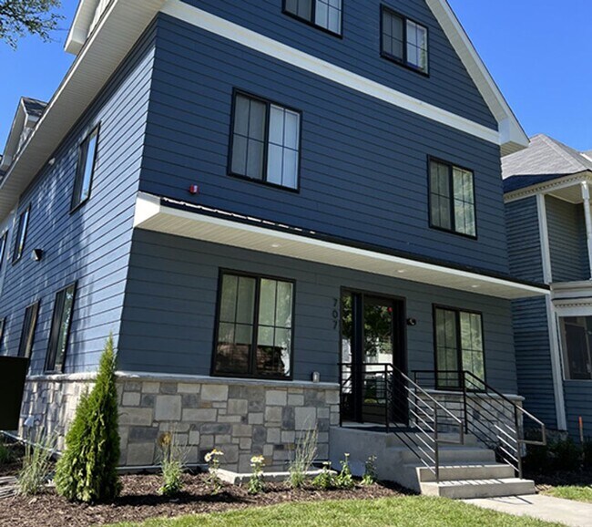 Foto del edificio - 707 13th Ave SE