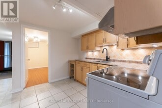 Building Photo - 38 Osler St