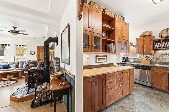 Building Photo - Single Family Home For Rent