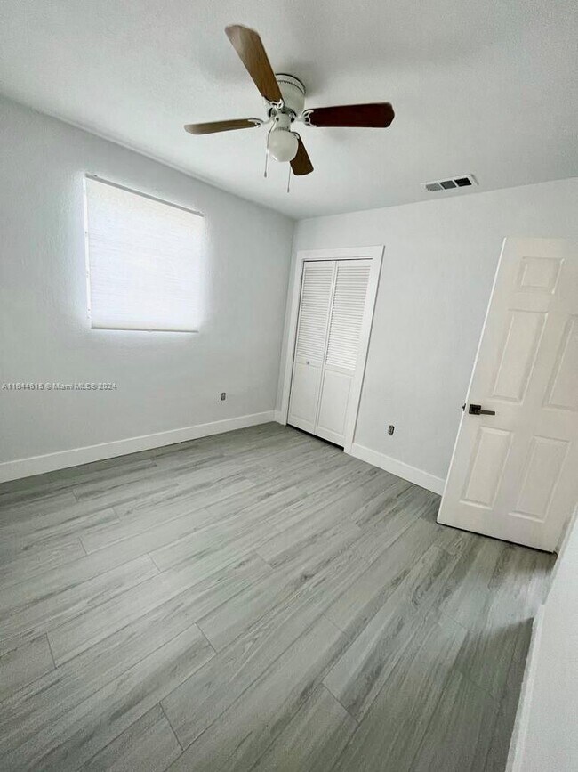 Foto del edificio - 11132 SW 5th St