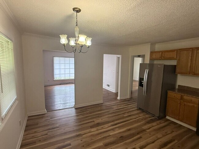 Foto del edificio - Four bedroom, 2 bath house in Burlington