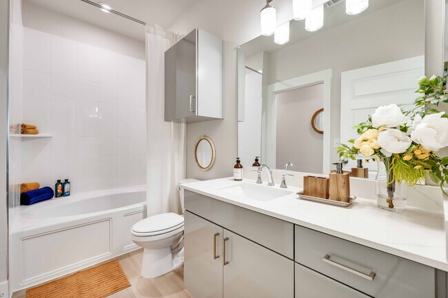 Bathroom - Mansions at Oak Point