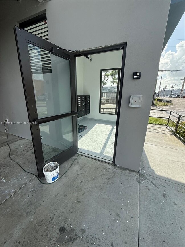 Foto del edificio - 1091 E 17th St