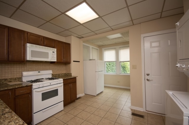 Building Photo - 2943 W Belmont Ave